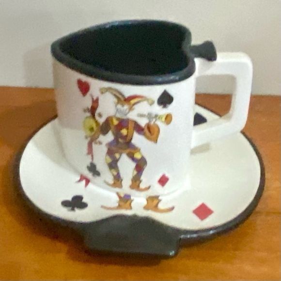 Beautiful, Rare, Large 8-pc  King of Hearts Cups and Saucers - Picture 8 of 15